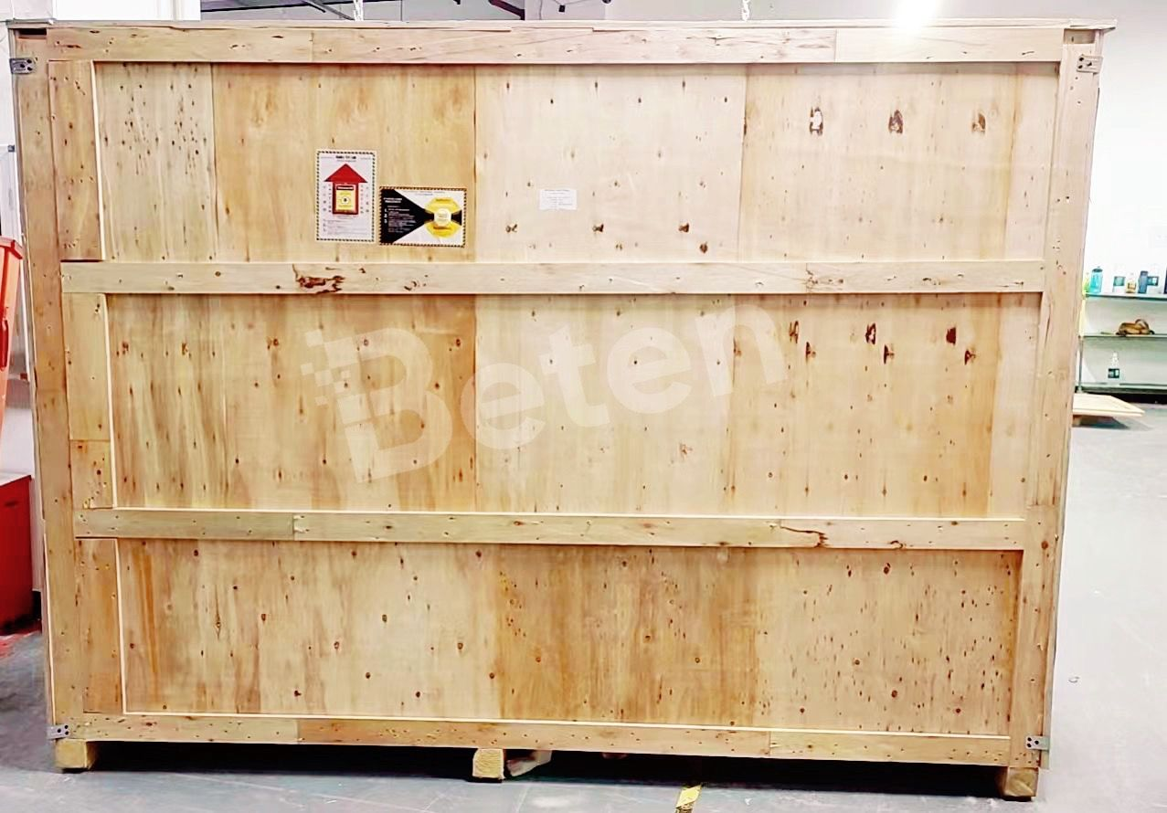 Beten 98“ Outdoor Digital Signage to UK-3