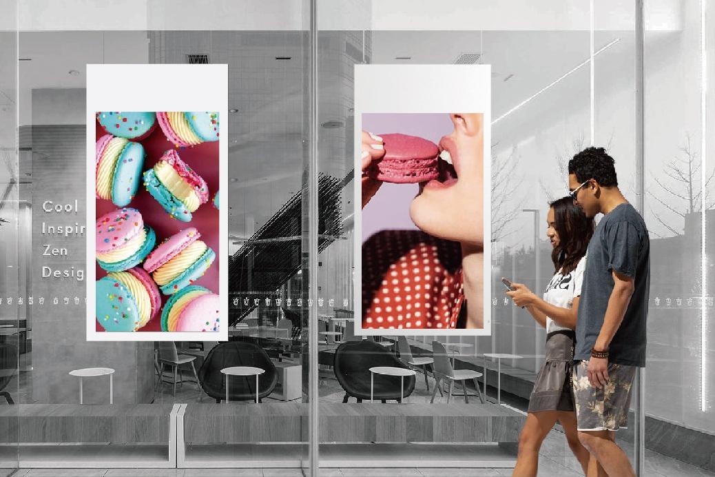 Double-Sided Digital Window Displays in restaurant(1)