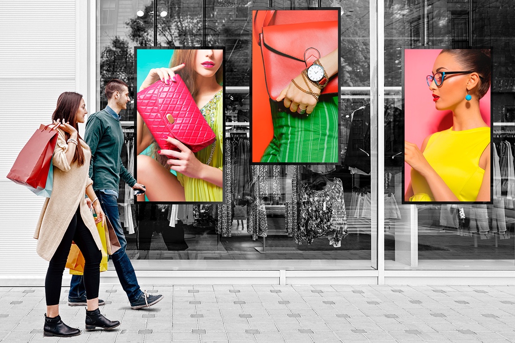 Double-Sided Digital Window Displays in retails-8